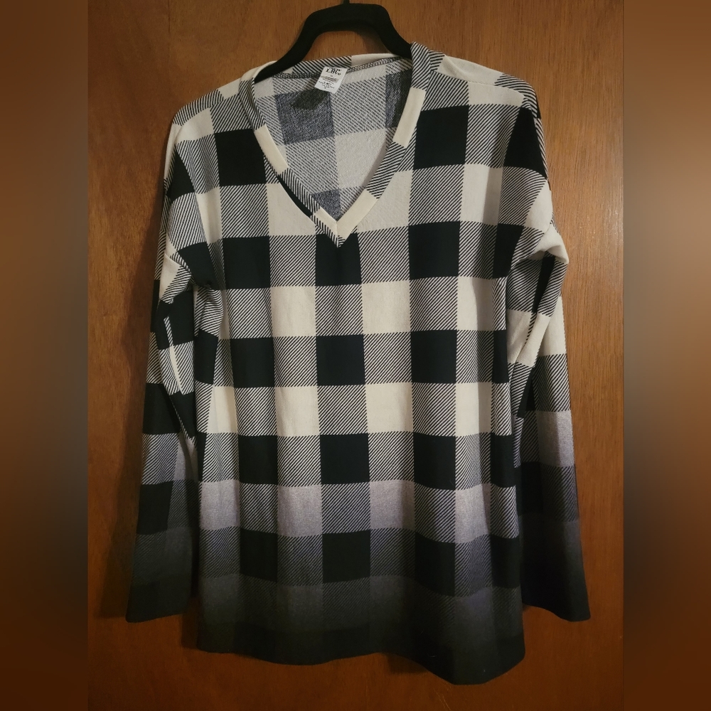 New Sew in Love Plaid top. Medium